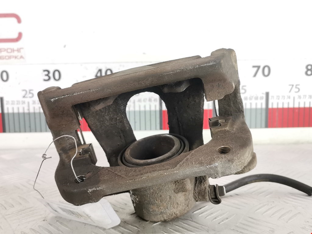 Суппорт передний правый BMW 1er E81\E87 2004-2011