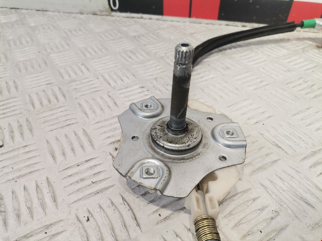 Стеклоподъемник задний правый MITSUBISHI Space Star 1999-2006