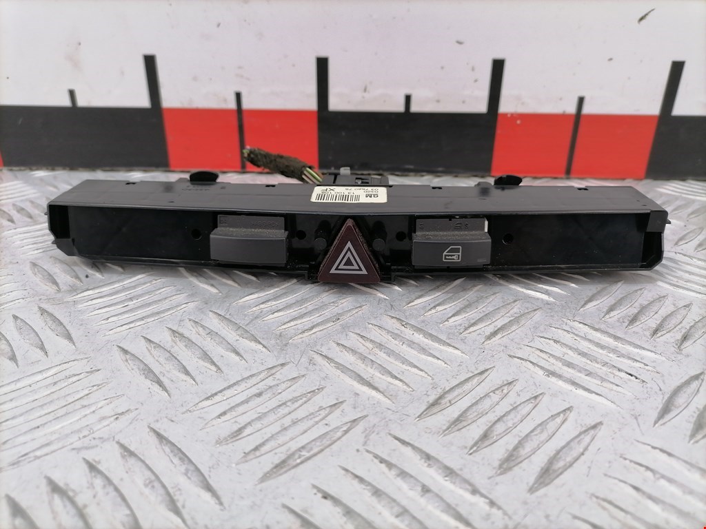 Кнопка аварийной сигнализации (аварийки) OPEL Astra H/Family 2004-2015