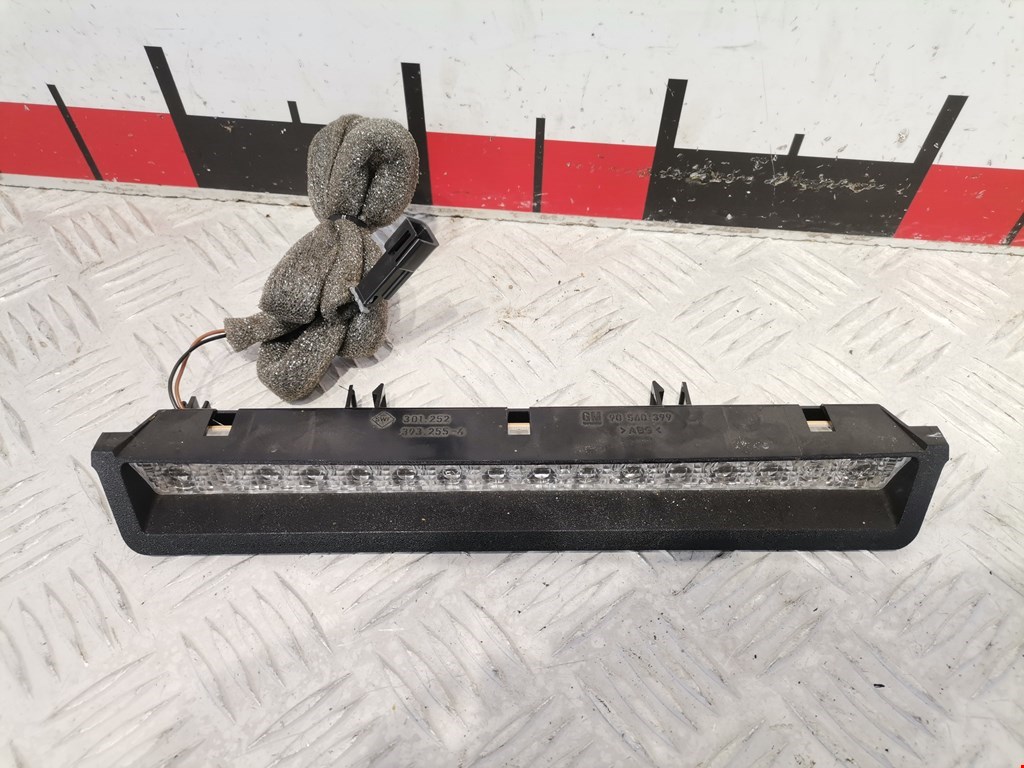 Фонарь дополнительный тормозной (стоп-сигнал) Opel Astra G (1998-2004)