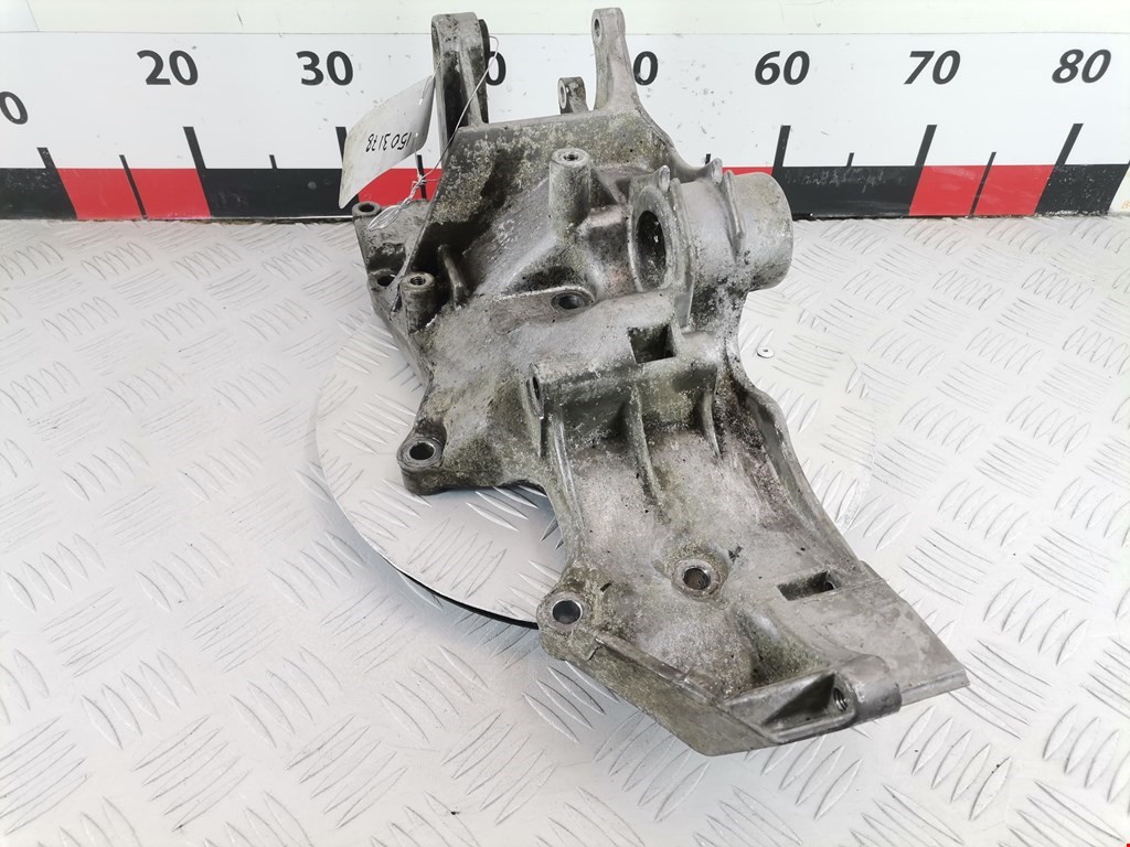 Кронштейн генератора AUDI A4 B5 1995-2001