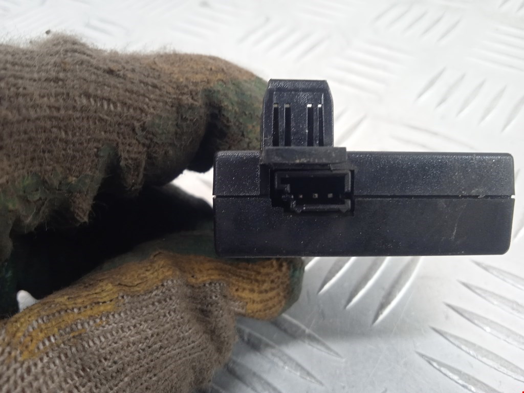 Усилитель антенны LAND ROVER Discovery III 2005-2009