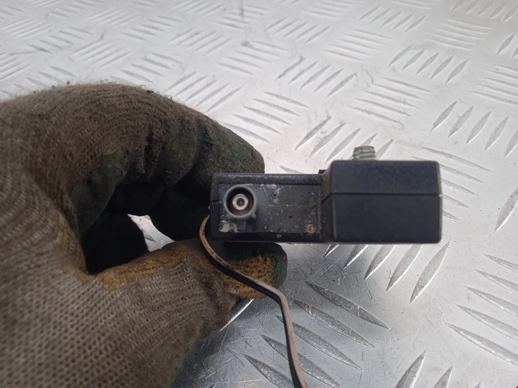 Усилитель антенны LAND ROVER Discovery III 2005-2009