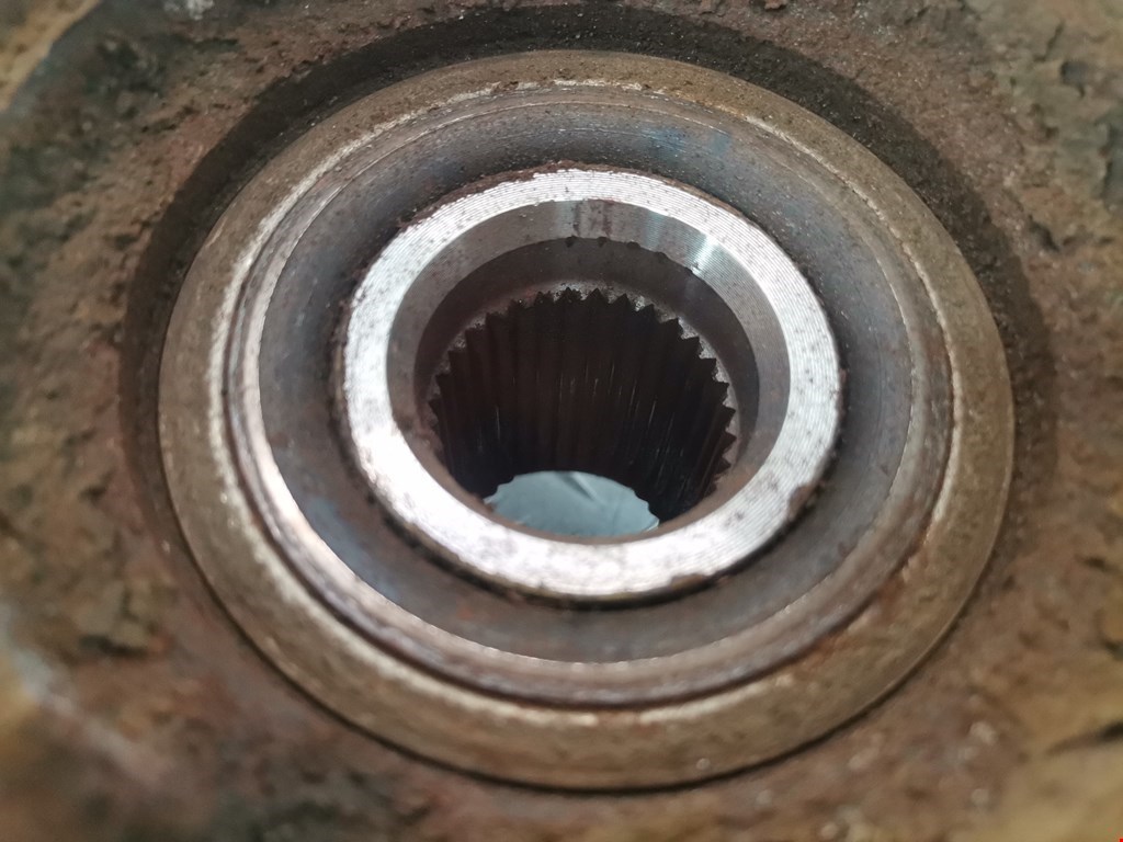 Ступица задняя правая LAND ROVER Discovery III 2005-2009