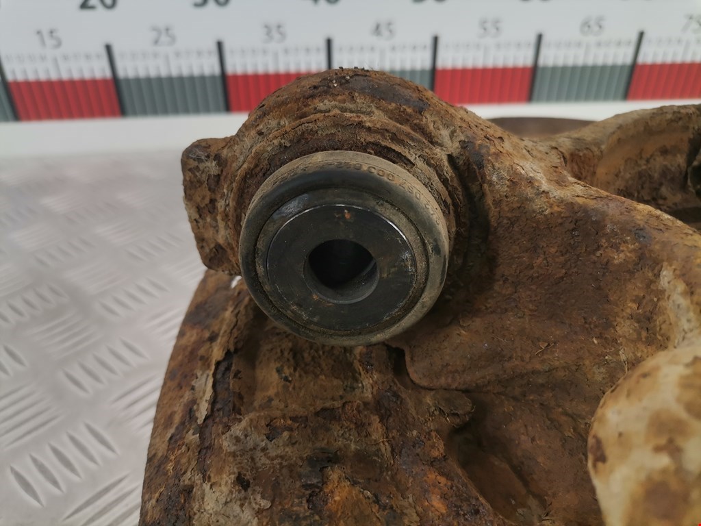 Ступица задняя правая LAND ROVER Discovery III 2005-2009