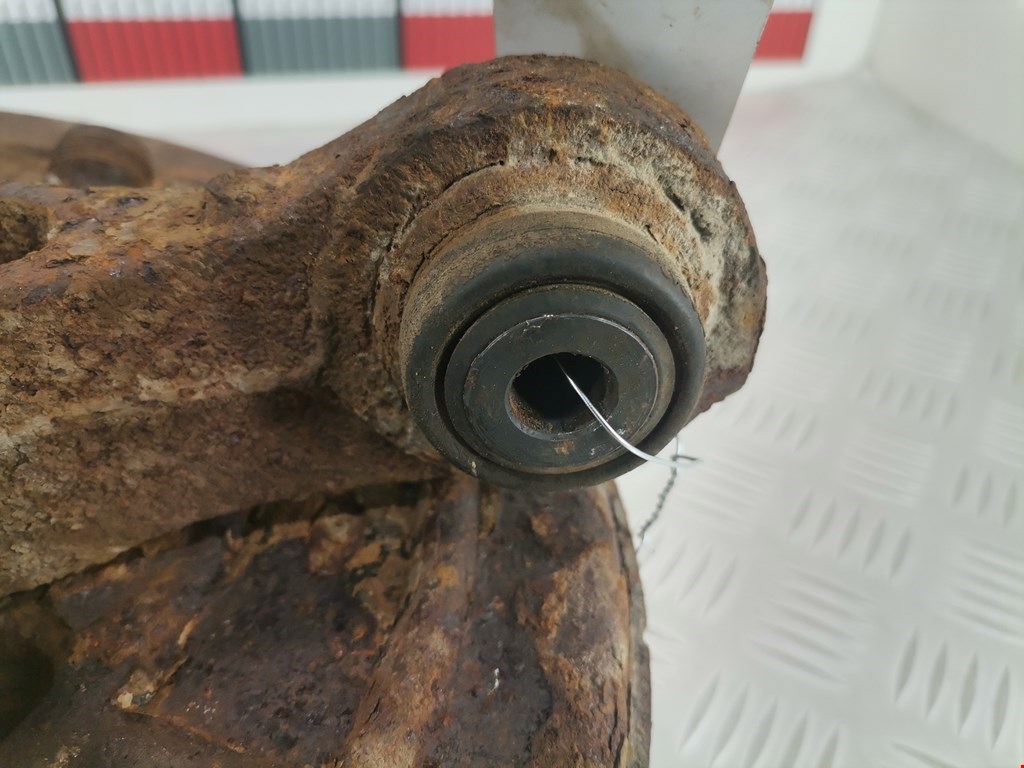 Ступица задняя правая LAND ROVER Discovery III 2005-2009