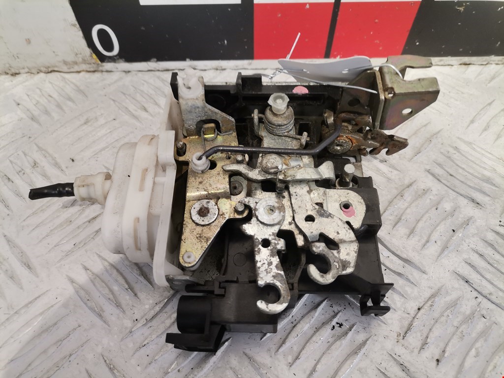 Замок двери передней правой AUDI A3 8L 1996-2003