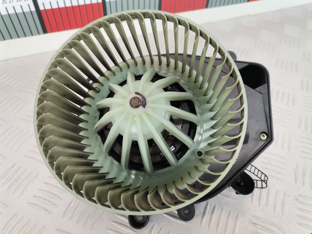 Моторчик (мотор) отопителя салона VOLKSWAGEN Passat B5 1997-2005