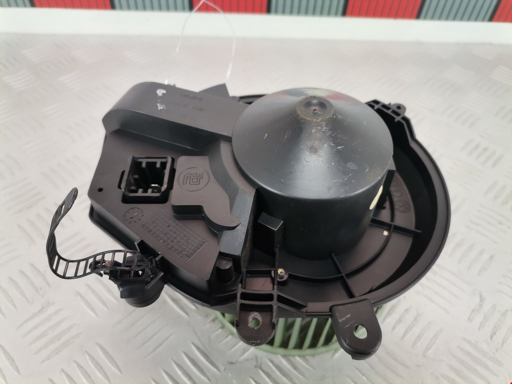 Моторчик (мотор) отопителя салона VOLKSWAGEN Passat B5 1997-2005