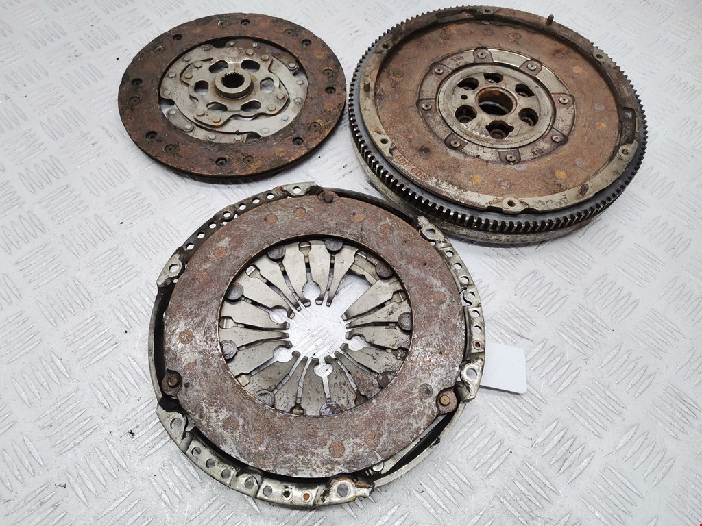 Маховик (демпфер сцепления) SKODA Fabia MK2 5J 2007-2014