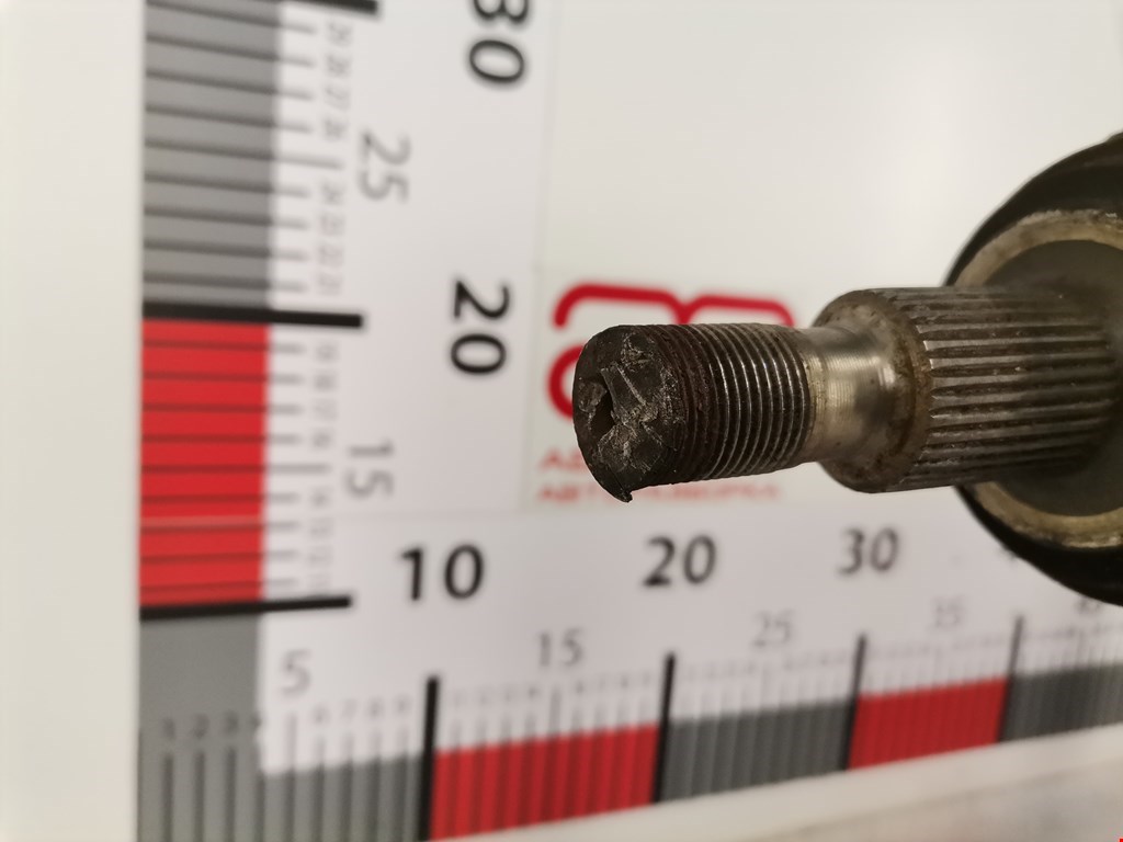 Полуось (привод, приводной вал) передняя правая VOLKSWAGEN Bora 1998-2005