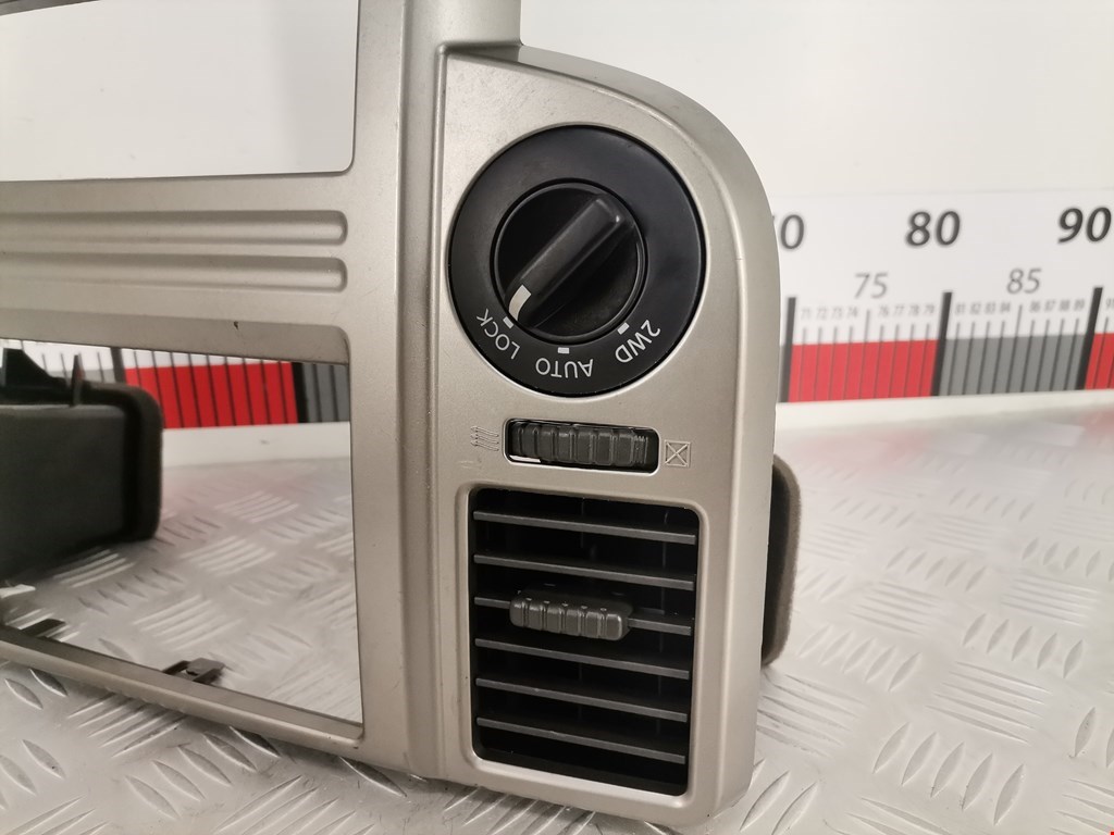 Дефлектор воздушный NISSAN X-Trail T30 2000-2007