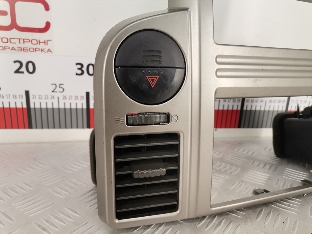 Дефлектор воздушный NISSAN X-Trail T30 2000-2007