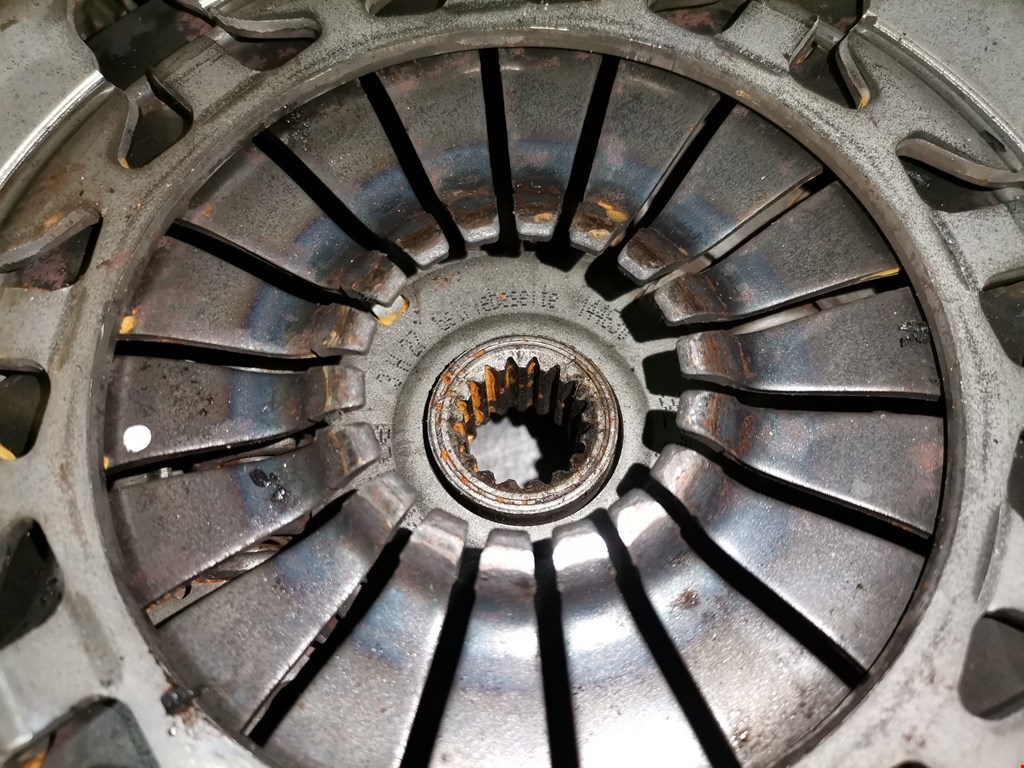 Маховик (демпфер сцепления) FORD Fiesta 2001-2008