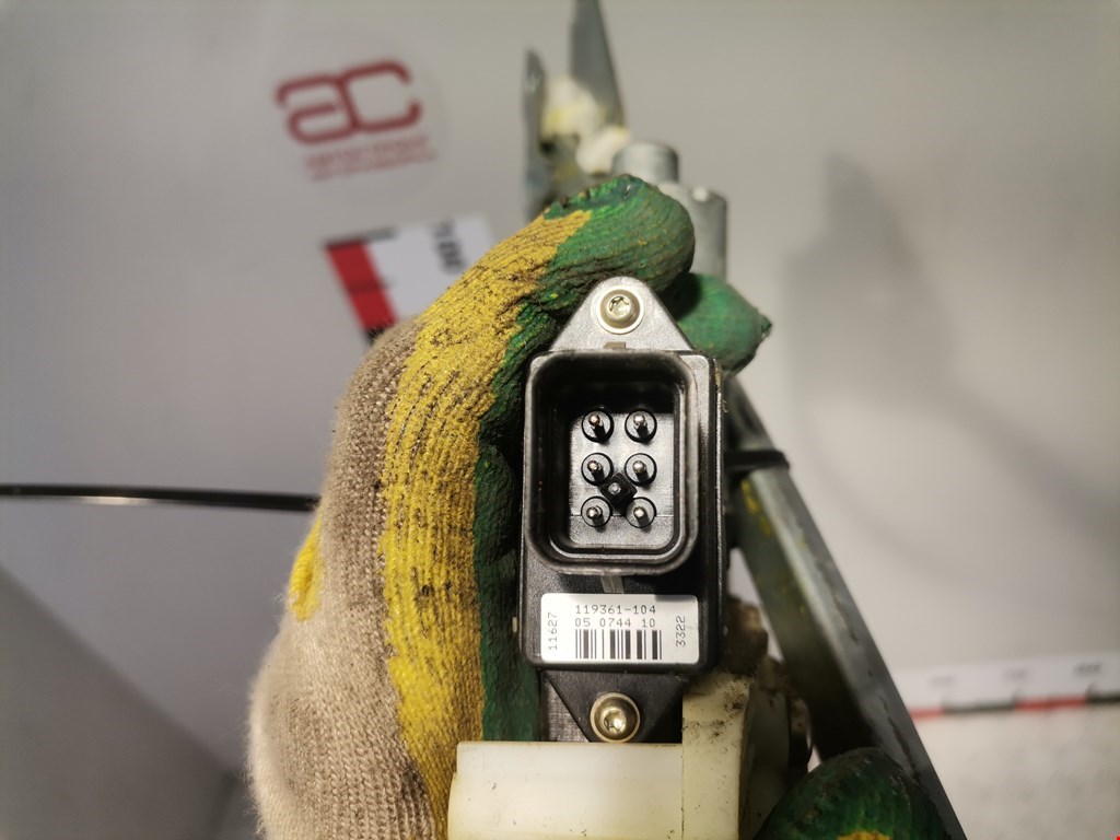 Стеклоподъемник задний правый MITSUBISHI Space Star 1999-2006