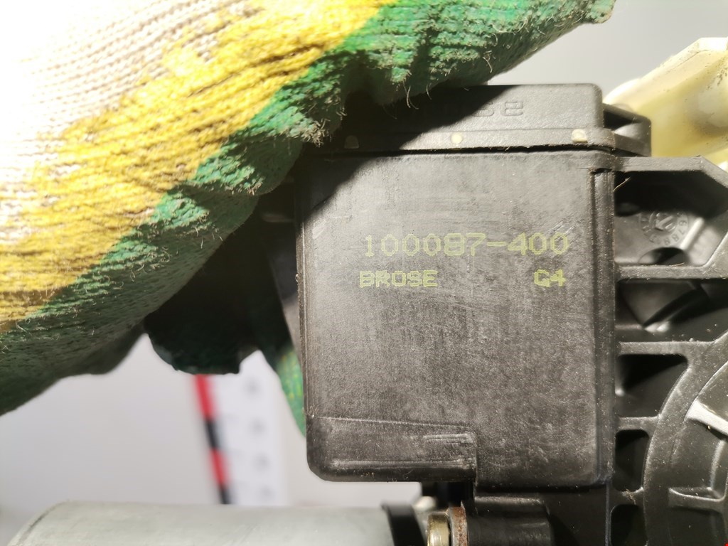 Стеклоподъемник задний правый MITSUBISHI Space Star 1999-2006