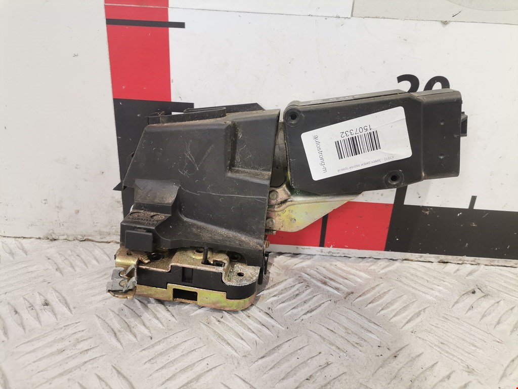 Замок двери задней правой MITSUBISHI Space Star 1999-2006