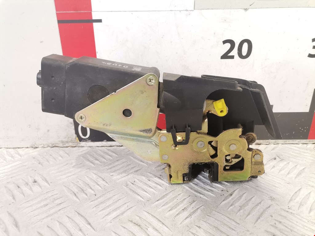 Замок двери задней правой MITSUBISHI Space Star 1999-2006