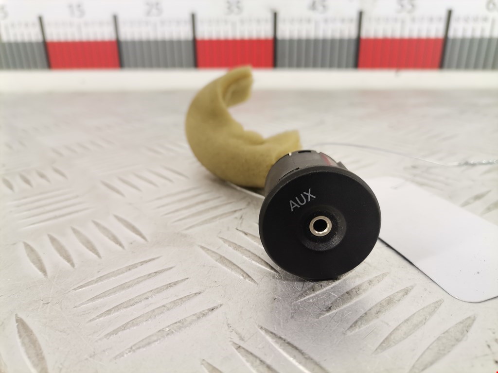 Разъем AUX/USB NISSAN Note E11 2005-2014