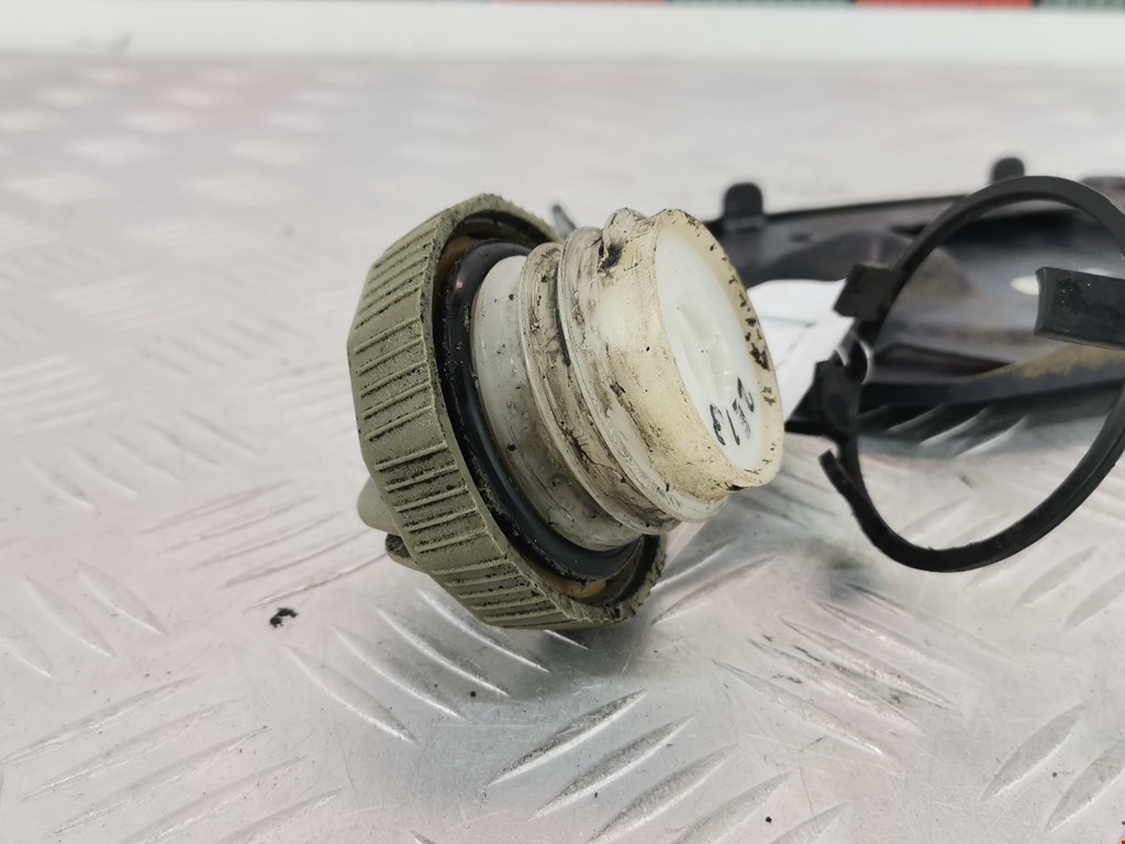 Лючок бензобака MAZDA MPV LW 1999-2006