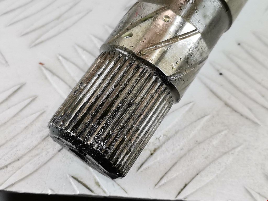 Полуось (привод, приводной вал) передняя правая NISSAN Almera Tino 2000-2006