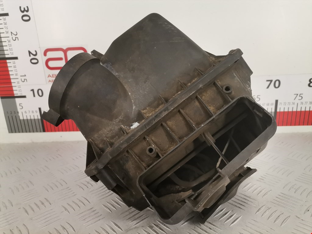 Корпус воздушного фильтра AUDI A4 B6 2001-2005