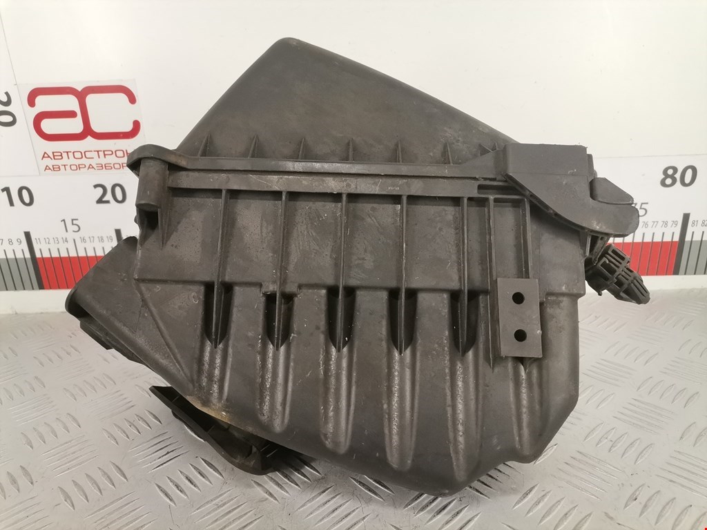 Корпус воздушного фильтра AUDI A4 B6 2001-2005