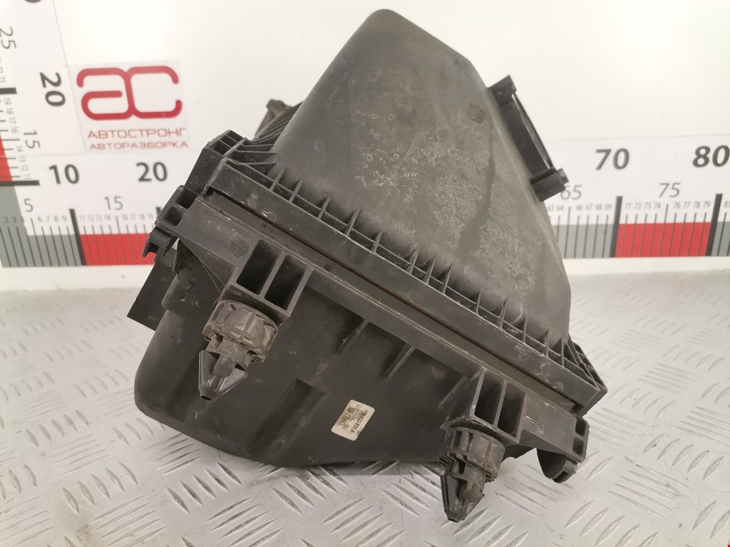Корпус воздушного фильтра AUDI A4 B6 2001-2005