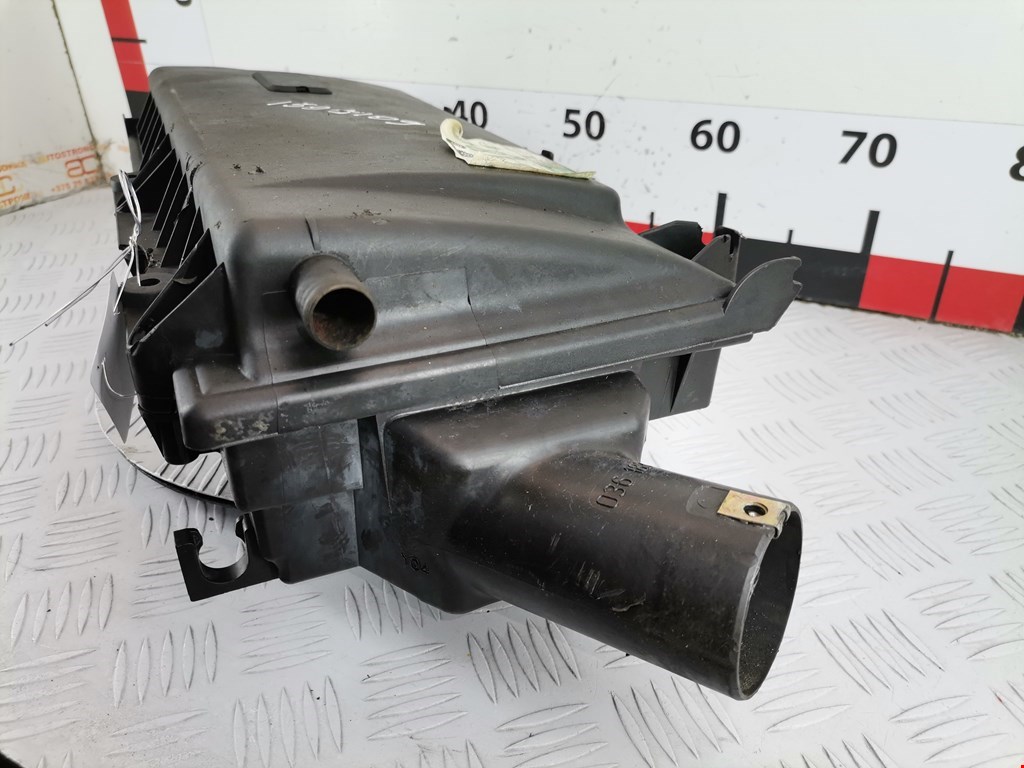 Корпус воздушного фильтра VOLKSWAGEN Polo III 1994-2001