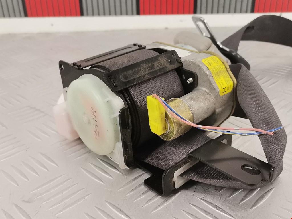 Ремень безопасности передний правый MAZDA MPV LW 1999-2006