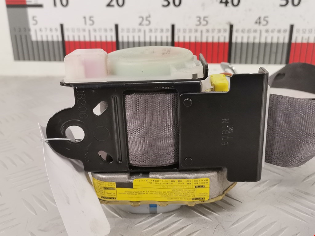 Ремень безопасности передний правый MAZDA MPV LW 1999-2006