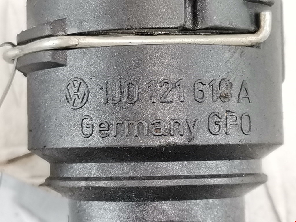 Тройник системы охлаждения VOLKSWAGEN Golf IV 1997-2003