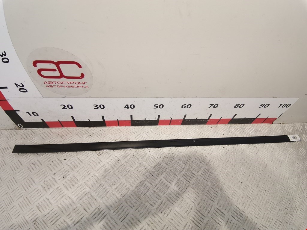 Накладка декоративная (молдинг) двери передней правой Audi A6 C5 (1997-2005)