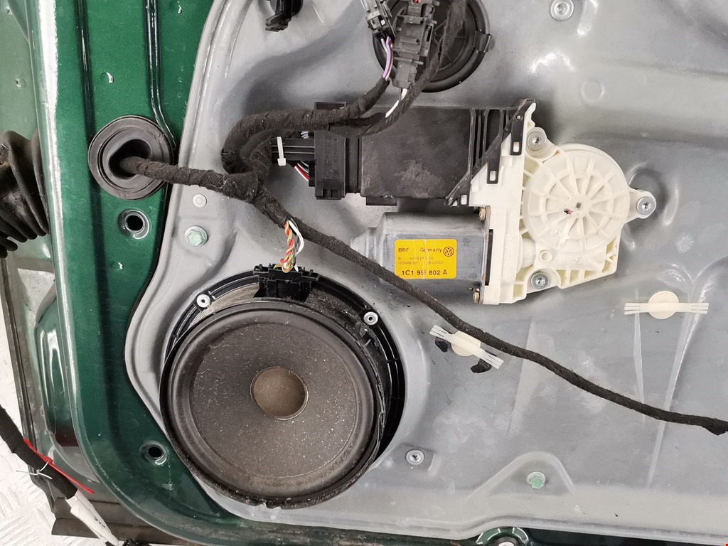 Дверь передняя правая VOLKSWAGEN Golf IV 1997-2003