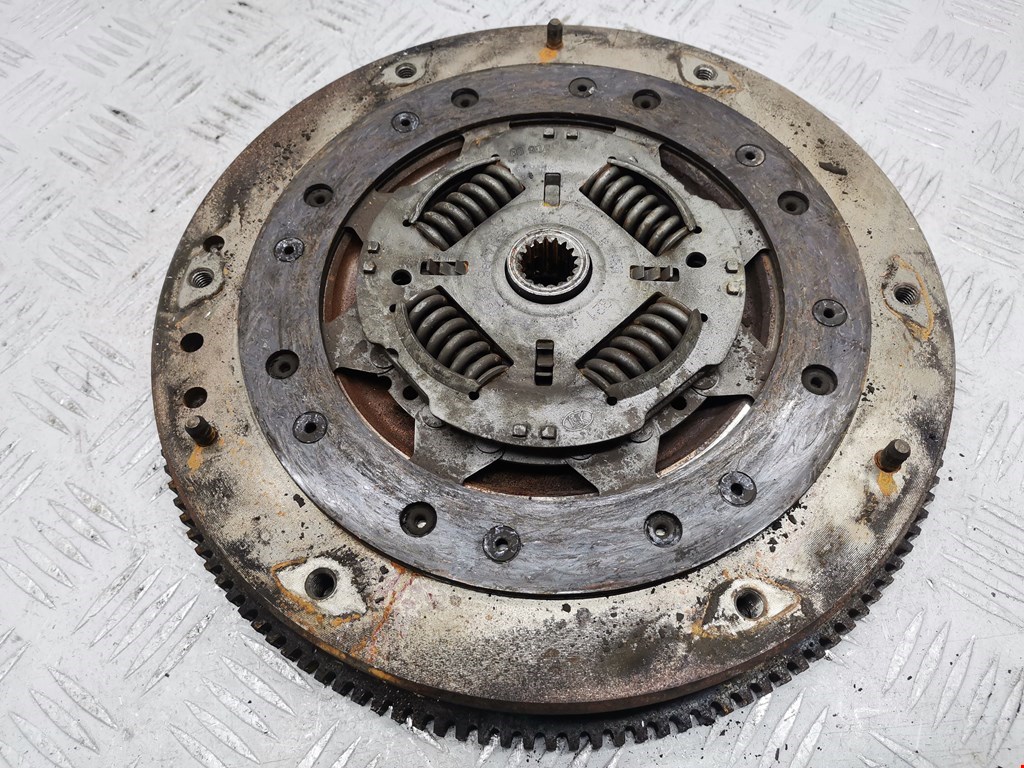 Маховик (демпфер сцепления) FORD Fiesta 2001-2008