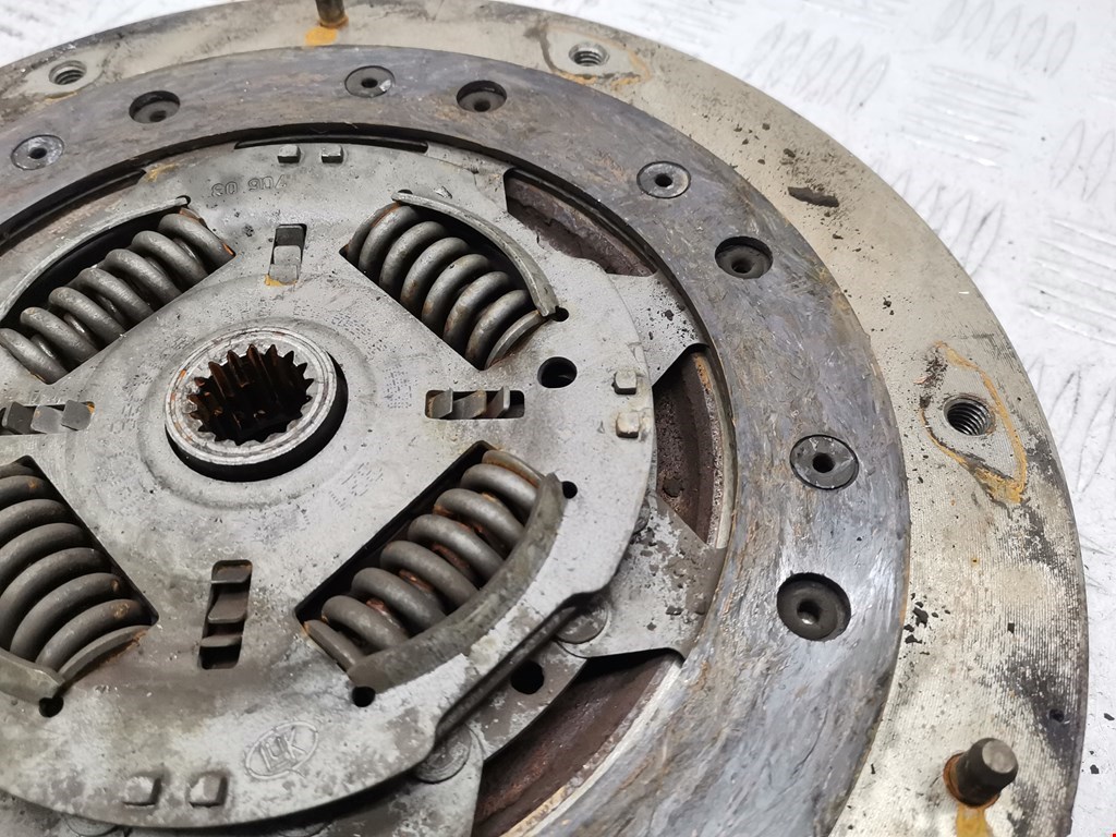 Маховик (демпфер сцепления) FORD Fiesta 2001-2008