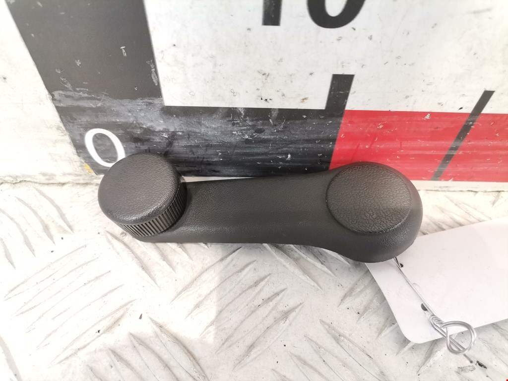 Ручка стеклоподъемника HYUNDAI i30 2007-2012