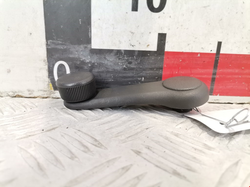 Ручка стеклоподъемника HYUNDAI i30 2007-2012