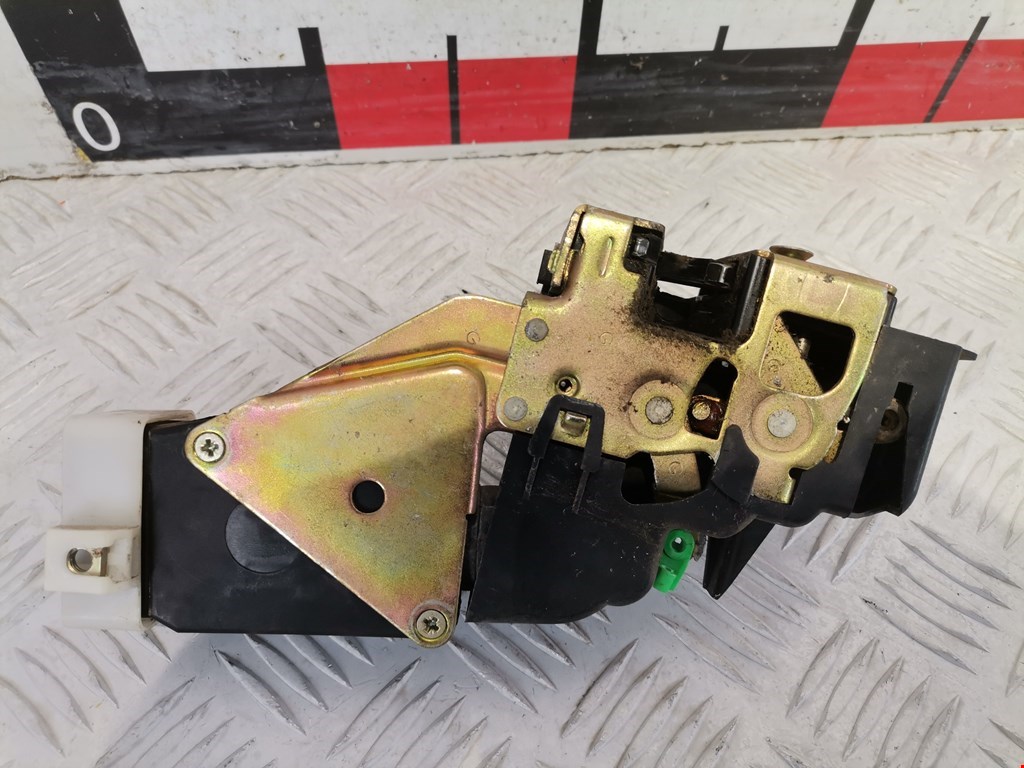 Замок двери передней левой MITSUBISHI Space Star 1999-2006