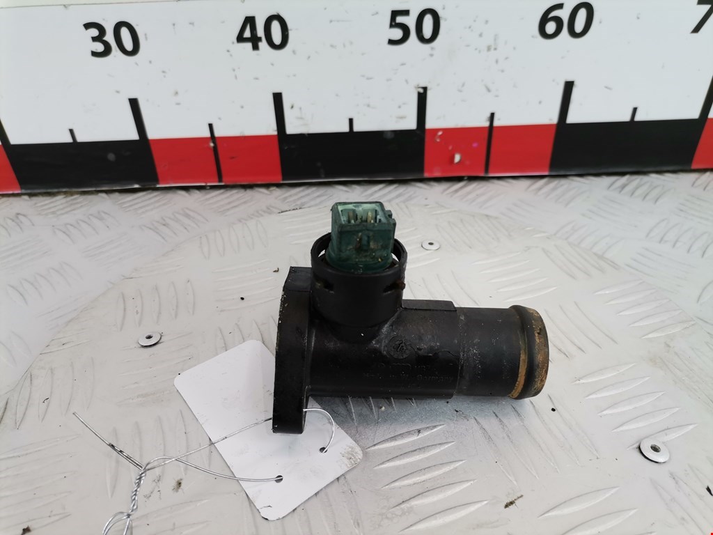 Тройник системы охлаждения AUDI A4 B5 1995-2001