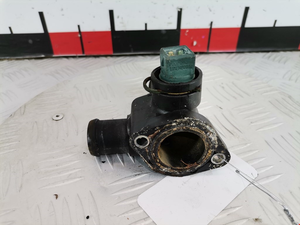 Тройник системы охлаждения AUDI A4 B5 1995-2001