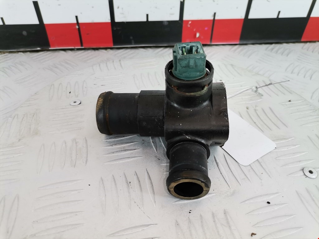 Тройник системы охлаждения AUDI A4 B5 1995-2001