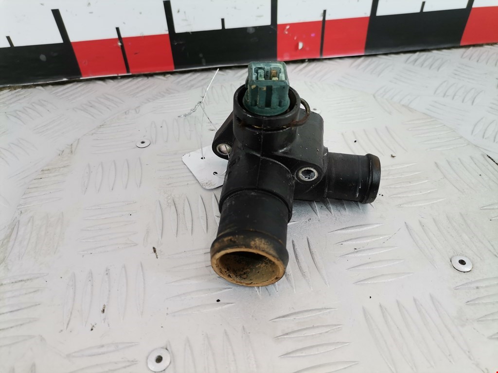 Тройник системы охлаждения AUDI A4 B5 1995-2001