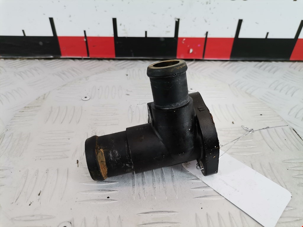 Тройник системы охлаждения AUDI A4 B5 1995-2001