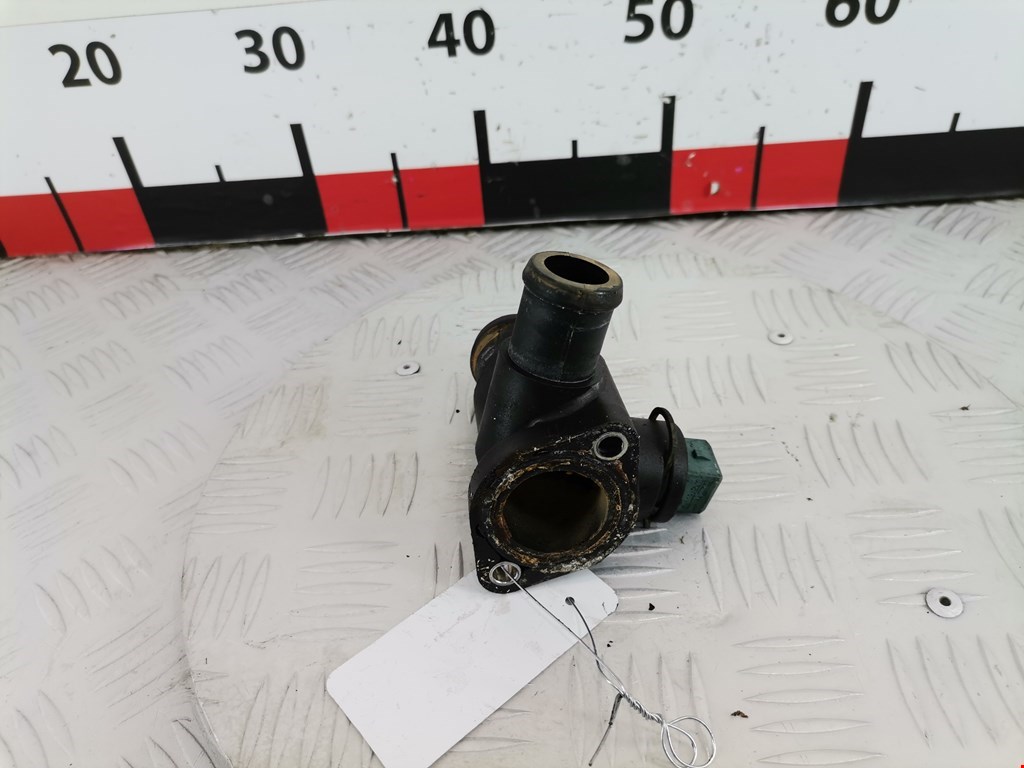 Тройник системы охлаждения AUDI A4 B5 1995-2001