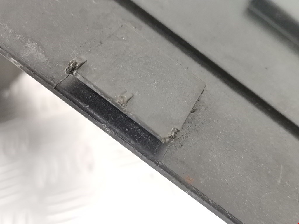 Крепление АКБ (корпус/подставка) LAND ROVER Discovery III 2005-2009