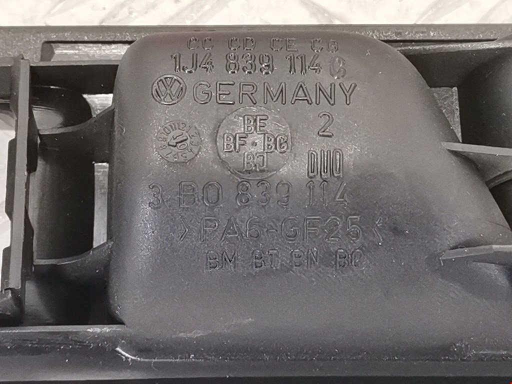 Ручка дверная задняя внутренняя правая VOLKSWAGEN Passat B5 1997-2005