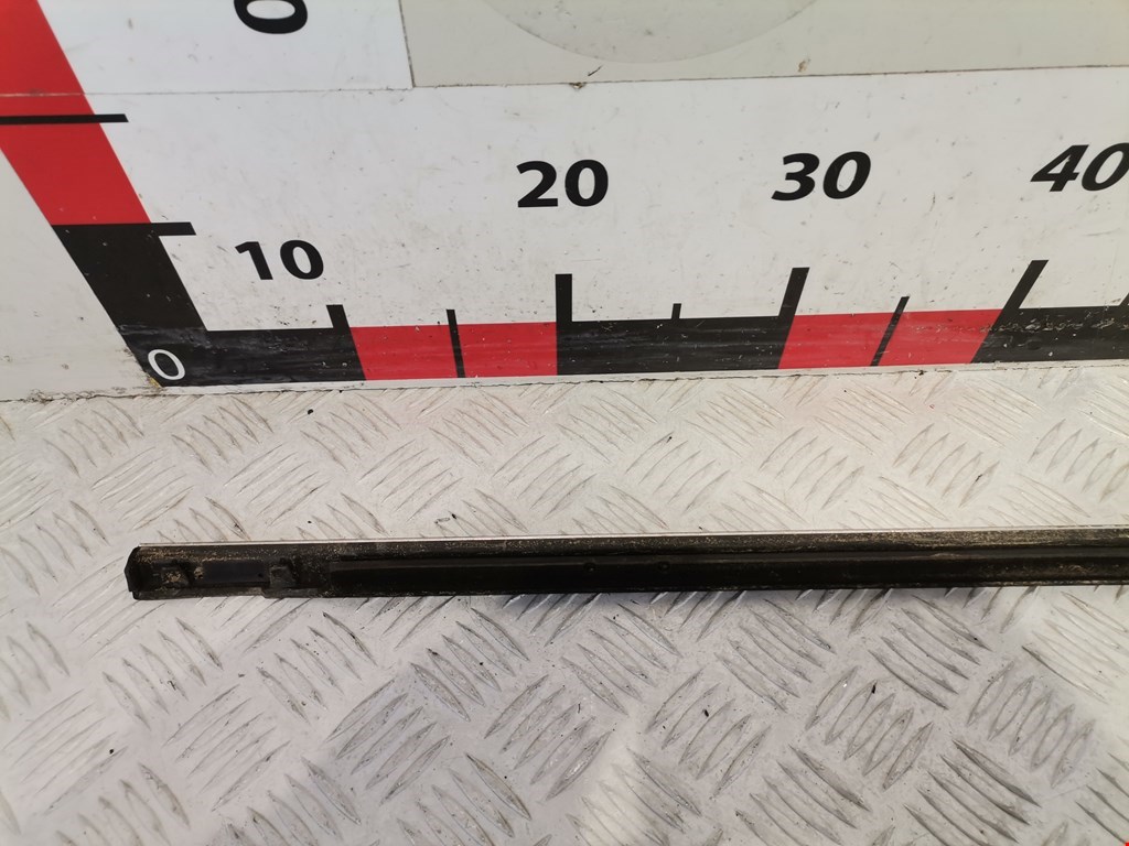 Уплотнитель (внутри) VOLKSWAGEN Passat B5 1997-2005