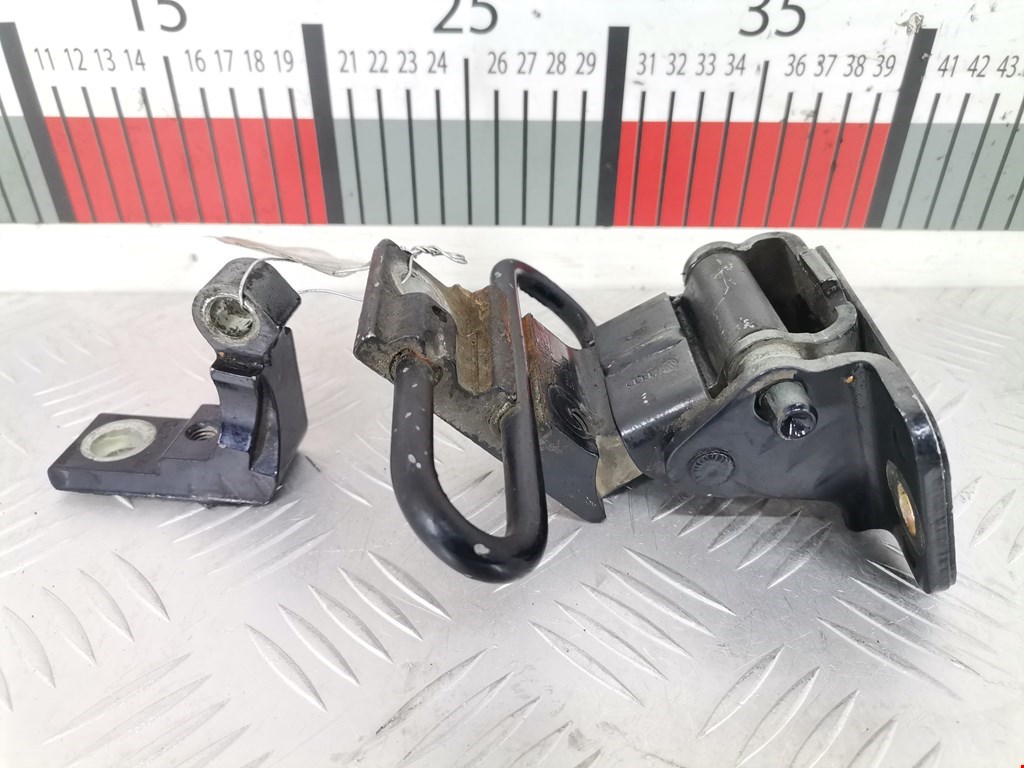 Петля двери передней правой Audi A4 B6 (2000-2006)