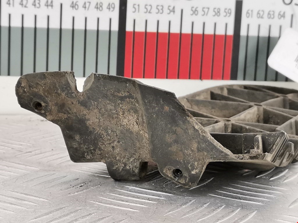 Кронштейн заднего бампера левый правый AUDI A4 B6 2001-2005